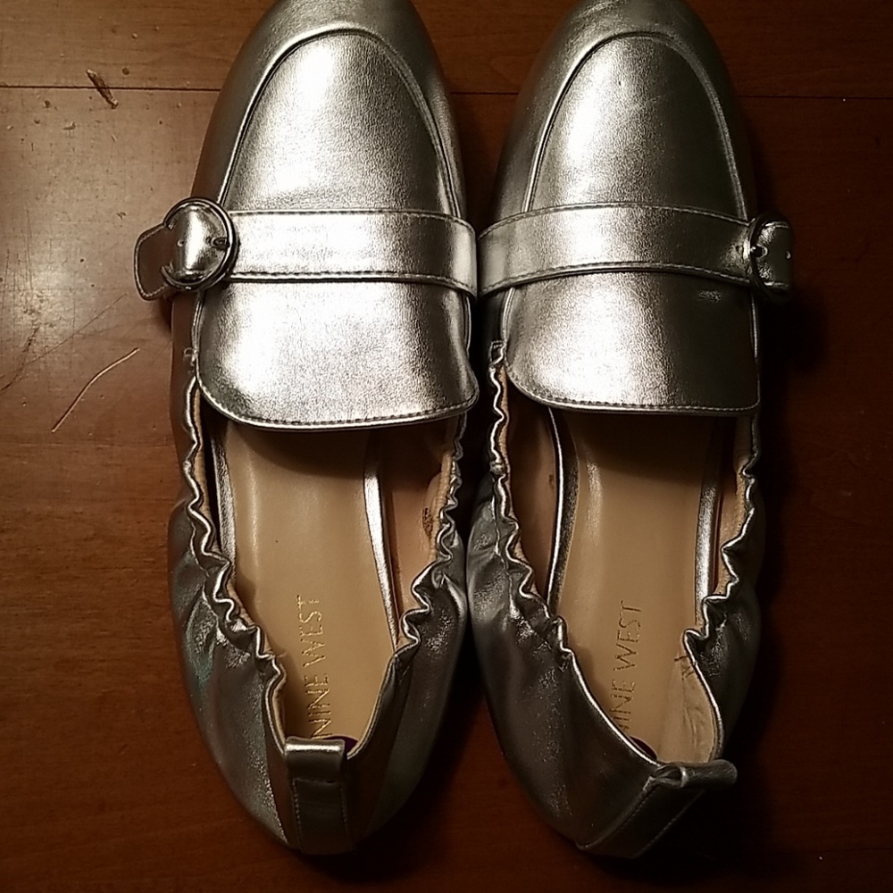 Nine west silver flat shoes
